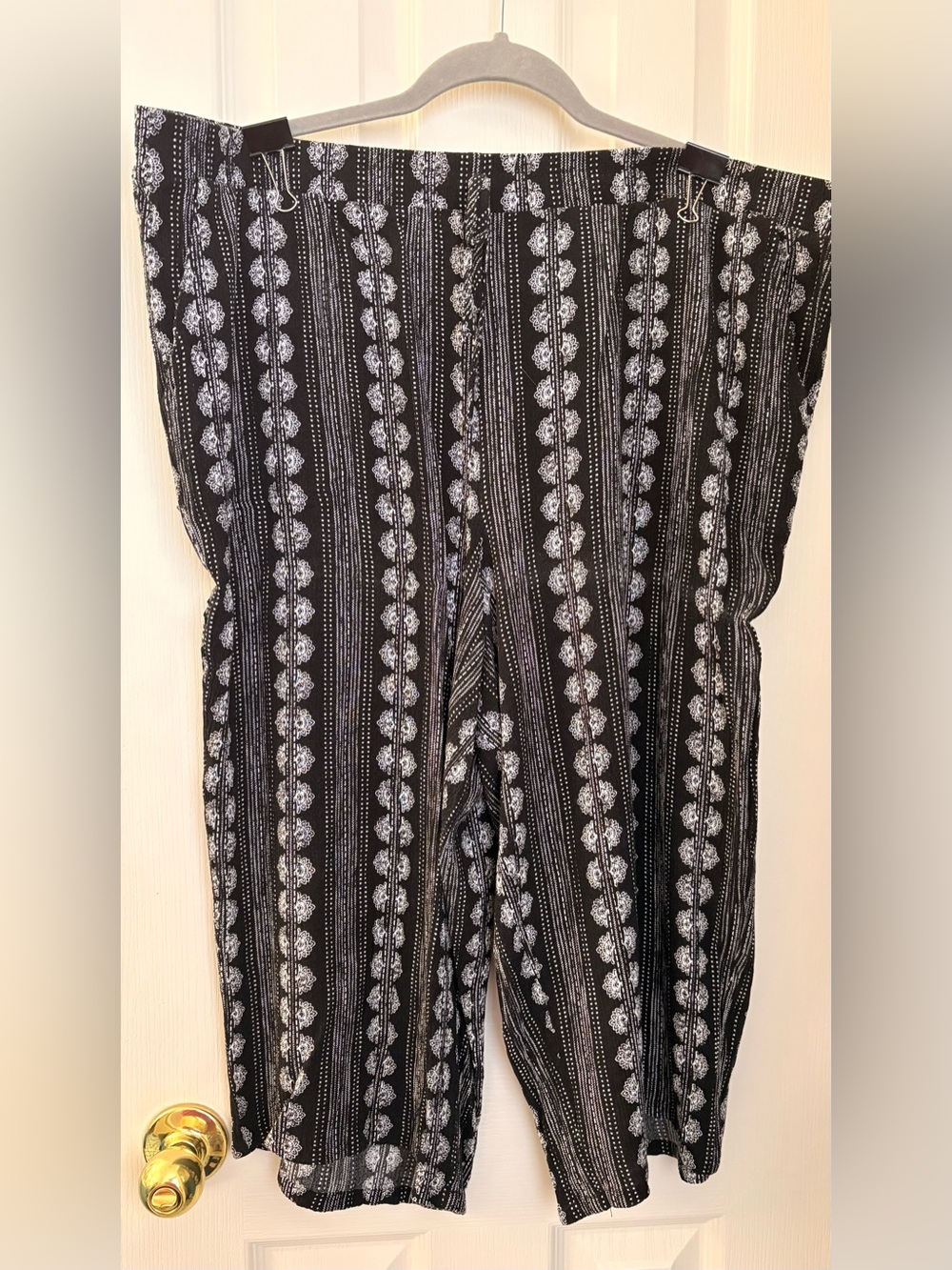 Westport Black and White Wide Leg Printed Capris